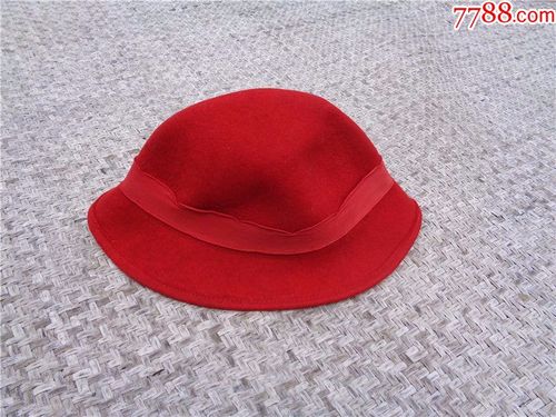 民国时期年轻女子戴的红帽子